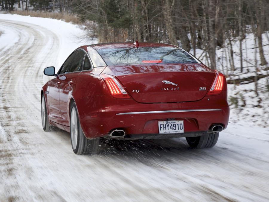  Jaguar XJ AWD 2012 года  (US) (фото 9 из 16)